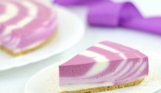Two-tone no-bake cheesecake