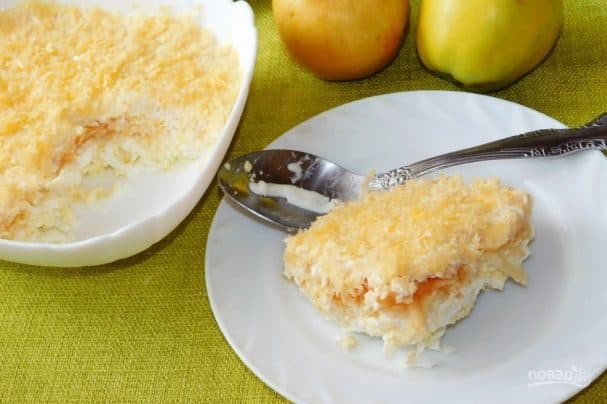 Французскі салат з яблыкам і марынаваным луком