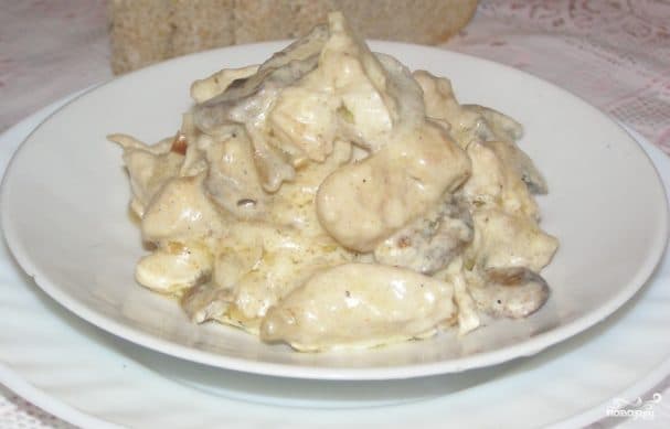 Фрыкасэ з курыцы з шампінёнамі