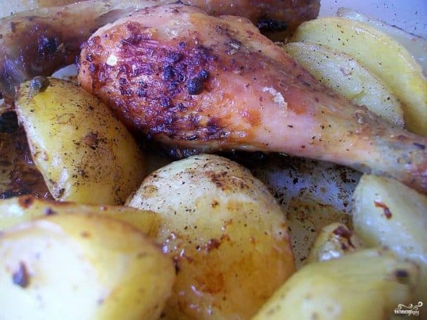 Chicken leg with potatoes