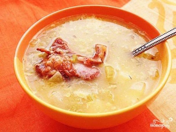 Гороховий суп із копченими ребрами