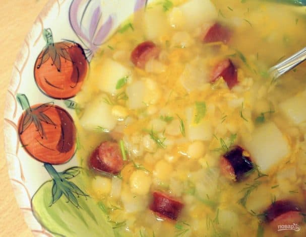 Pea soup with hunter's sausages and herbs