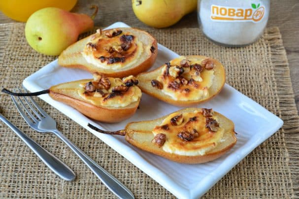 Baked pear with ricotta in the oven