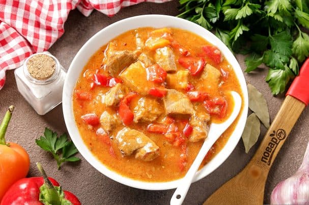 Гуляш зь беларускім перцам