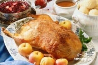 Гусь, заланы ў духоўцы
