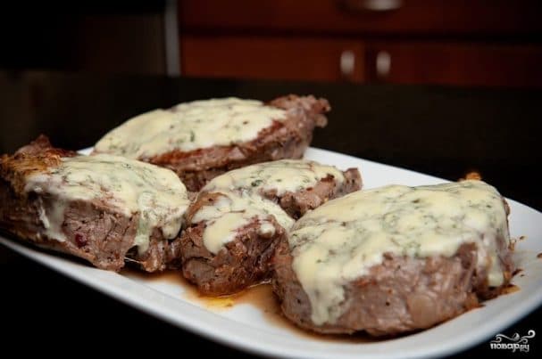 Fried meat with garlic
