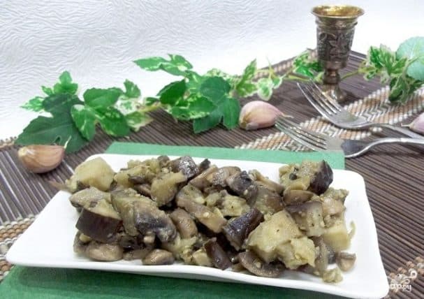 Fried mushrooms with eggplants