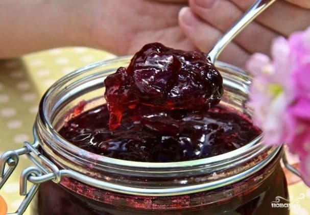 Cherry jelly with gelatin for winter storage