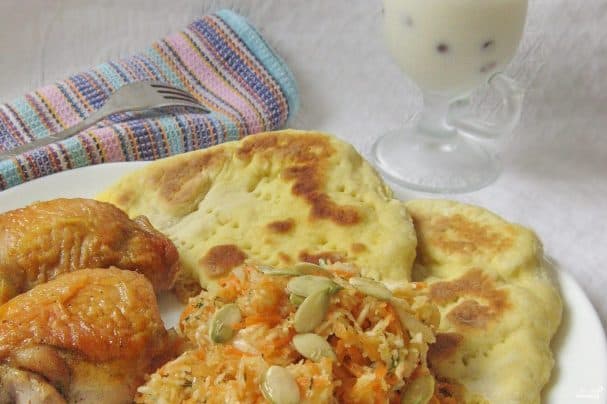 Карамельная курка з гароднінай, лепешкамі і дэсертам