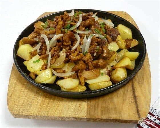 Картофель с маринованными грибами