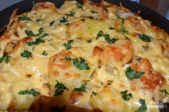 Potatoes with garlic and cheese