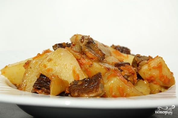 Potatoes with dried mushrooms