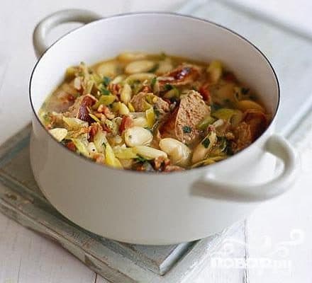 Касероль с колбасой и бобами