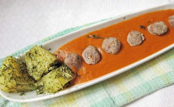 Sausages with tomato sauce and potatoes