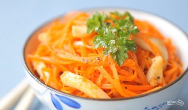 Карэйская моркава з кальмарамі