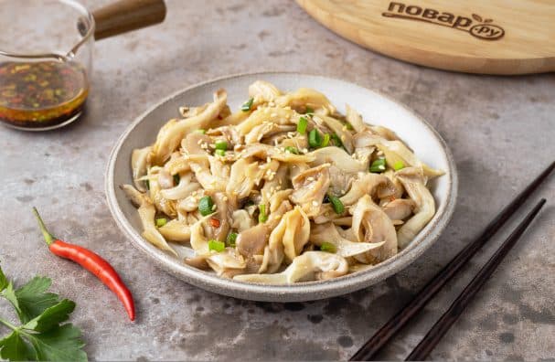 Korean-style mushroom salad