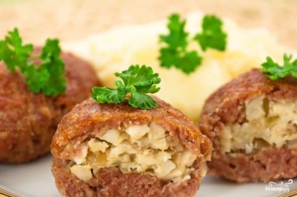 Котлеты с начинкой в духовке