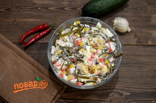 Crab salad with seaweed