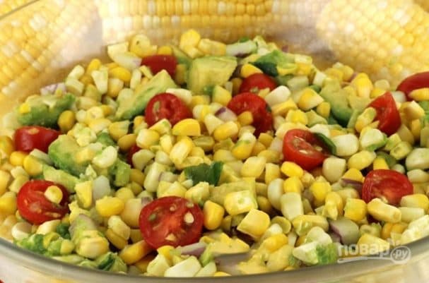 Corn salad with avocado and tomatoes