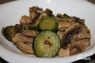 Chicken with zucchini