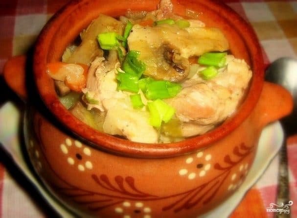 Chicken in a pot with sour cream