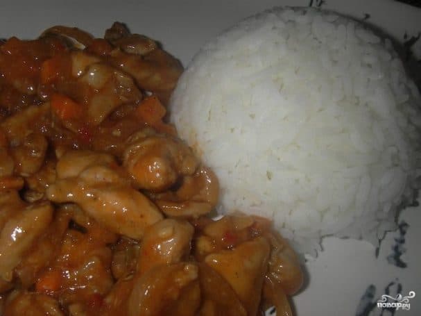 Chinese-style chicken in spicy sauce