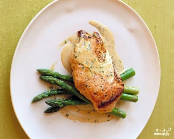 Chicken in sour cream baked in the oven