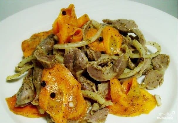 Курячі шлунки по-корейськи з морквою