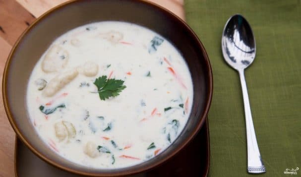 Курячий суп з галушками