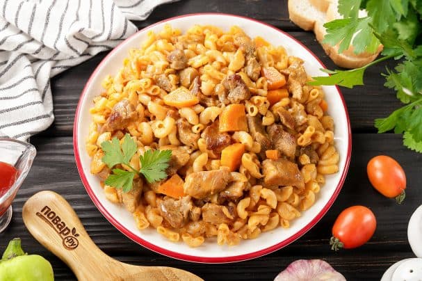 Макароны з мясам у мультыварцы