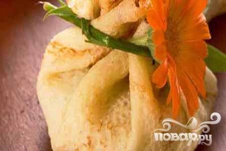 Мешочки с яблоками и изюмом