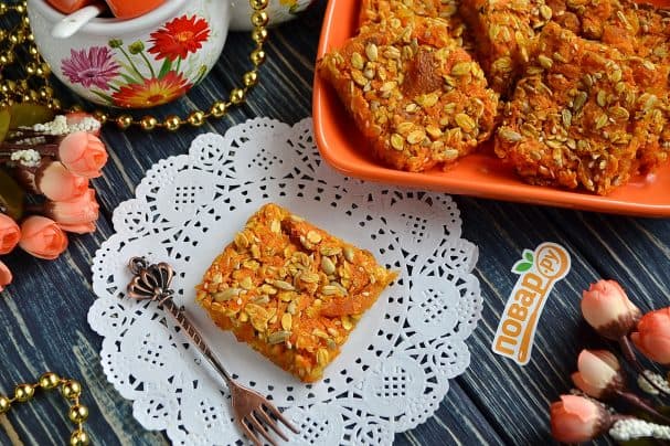 Марковыя квадраты з курагай, насенням і адвяными пластоўкамі