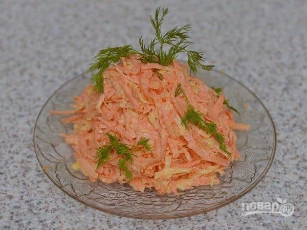 Морковный салат с сыром и чесноком