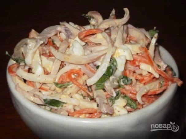 Carrot salad with egg
