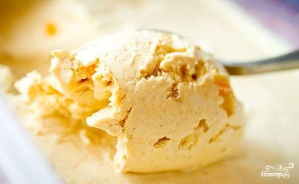 Ice cream with nuts