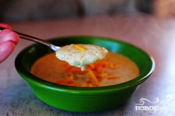 Creamy broccoli cheese soup