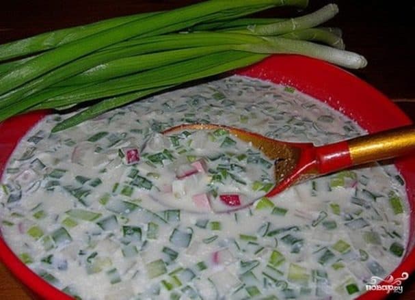 Акрошка на сыркоўцы з калбасай