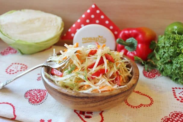 Autumn cabbage salad