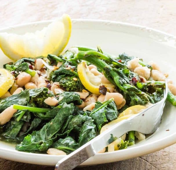 Vegetable salad with white beans