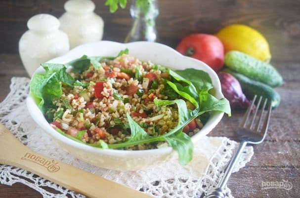 Vegetable salad with bulgur