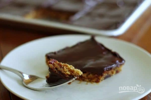 Oat dessert with cherries and chocolate