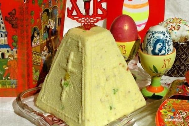 Easter cake made with custard cream