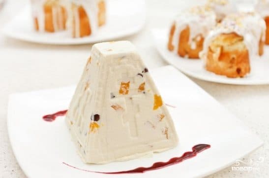 Easter pudding with cream