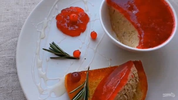 Chicken pâté with cranberry jelly
