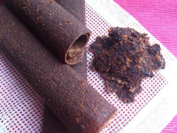 Fruit leather from dried fruits
