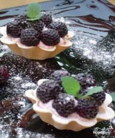 Пісочні корзиночки з йогуртовим кремом