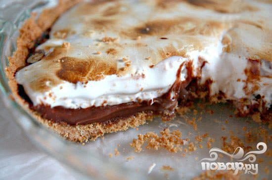 Chocolate-filled pie with marshmallow filling
