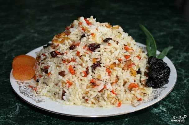 Плов з фруктами