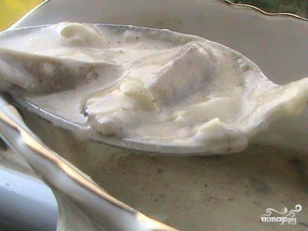Mushroom sauce with sour cream