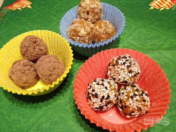 Healthy candies with dried apricots